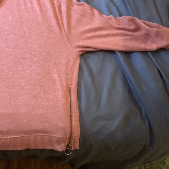 Soft pink asymmetric neck sweater with zipper detail - Picture 3 of 8